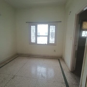 Room in 2 BHK Apartment at Alpha 1 RWA, Alpha 1 Greater Noida – for Rent