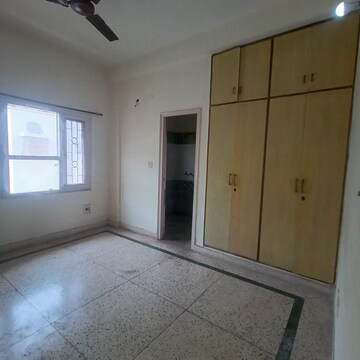 Room in 2 BHK Apartment at Alpha 1 RWA, Alpha 1 Greater Noida – for Rent