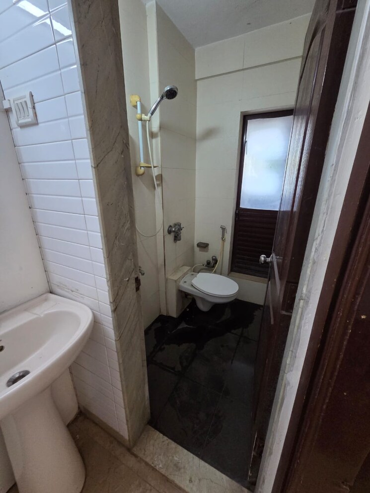 Bathroom, srishti-panch-srishti 3.5 Bedroom 1518 Sq.Ft. Apartment In Powai Mumbai 8810296