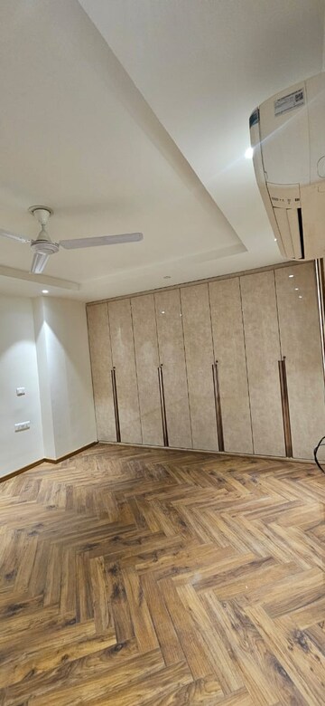 Bathroom in 3 BHK Builder Floor at BPTP District Phase 2, Sector 84 – for Sale