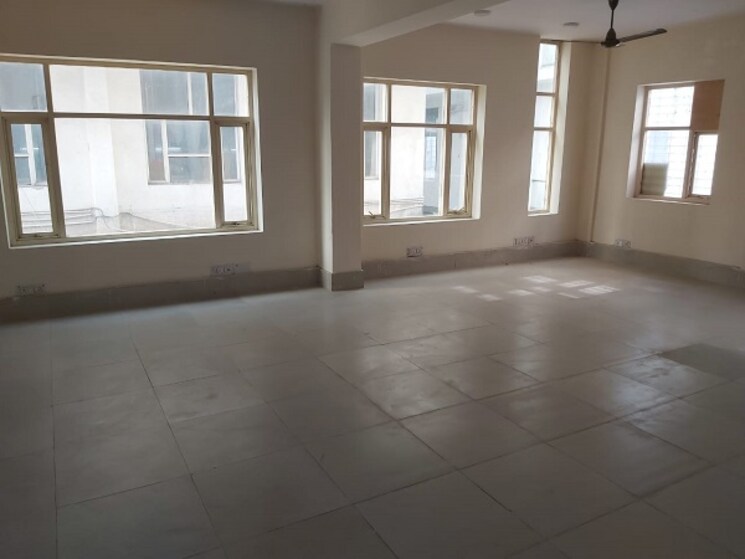 Room, sector 64 Commercial Office Space 2700 Sq.Ft. In Sector 64 Noida 8810427