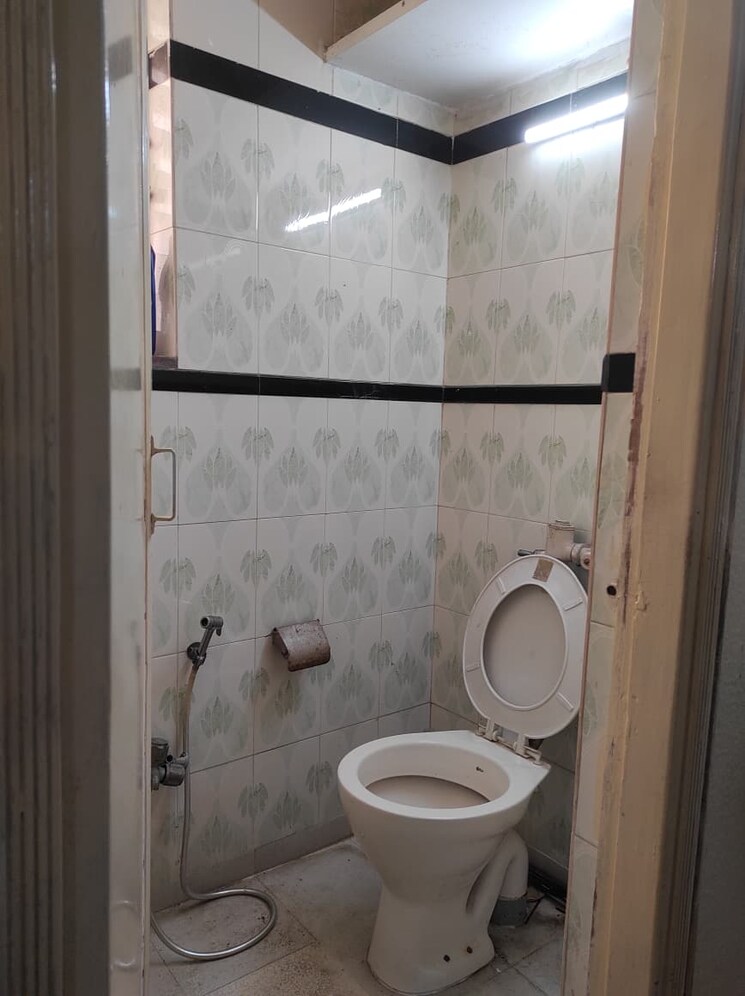 Bathroom, kabra-maheshwari-nagar 1 Bedroom 574 Sq.Ft. Apartment In Andheri East Mumbai 8810493