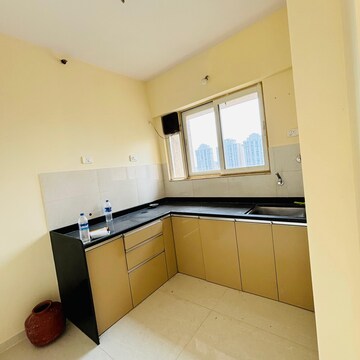 Room in 2.5 BHK Apartment at Vijay Orovia, Hiranandani Estate – for Rent