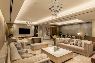 Bedroom in 5 BHK Apartment at DLF The Camellias, Sector 42 – for Sale