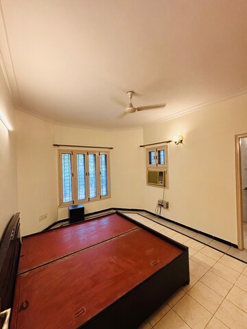Bedroom in 4 BHK Builder Floor at Unitech Arcadia, South City 2 – for Rent