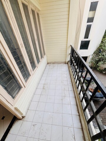 Balcony in 4 BHK Builder Floor at Unitech Arcadia, South City 2 – for Rent