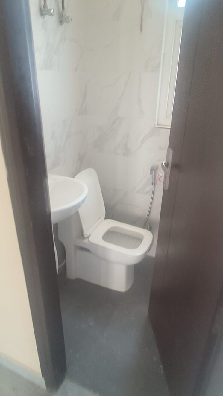 Bathroom, ram-shanti-apartment 3 Bedroom 3500 Sq.Ft. Apartment In Sector 52 Gurgaon 8810589