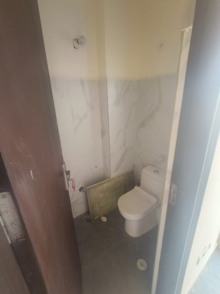 Bathroom, ram-shanti-apartment 3 Bedroom 3500 Sq.Ft. Apartment In Sector 52 Gurgaon 8810589