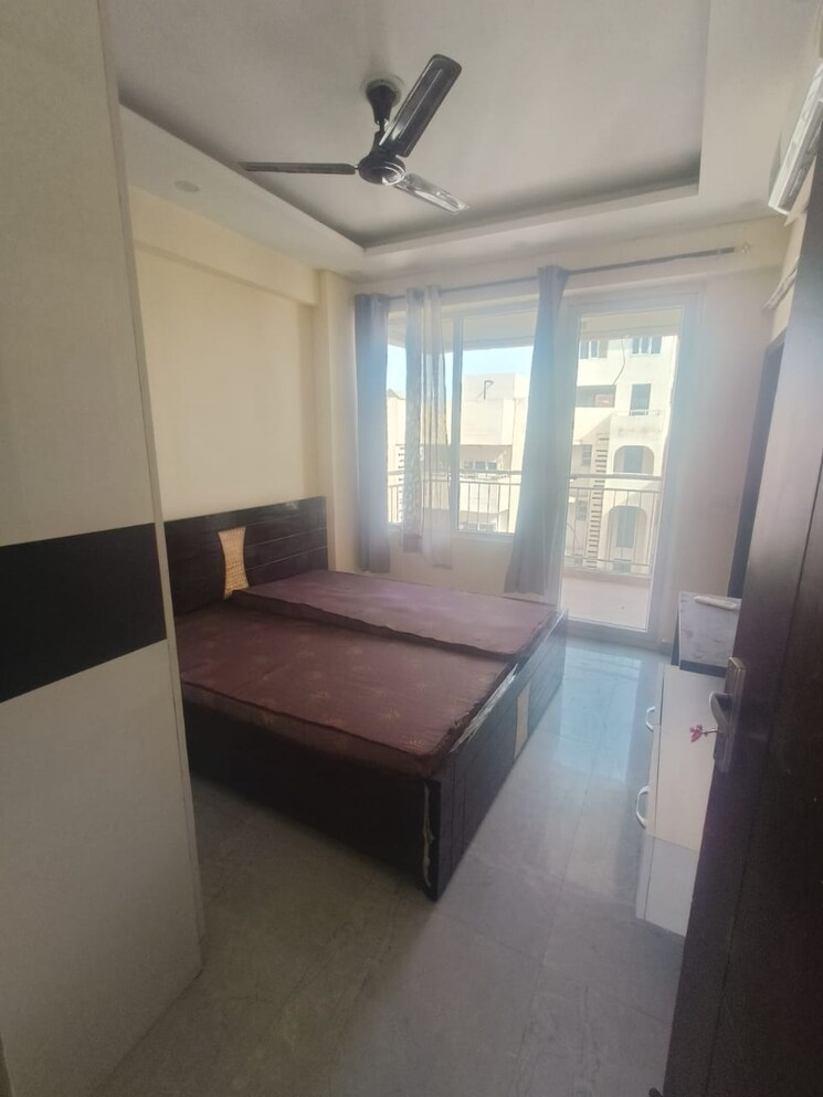 Living Room, ram-shanti-apartment 3 Bedroom 3500 Sq.Ft. Apartment In Sector 52 Gurgaon 8810589