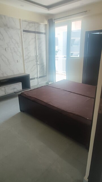 Room in 3 BHK Apartment at Ram Shanti Apartment, Sector 52 – for Rent