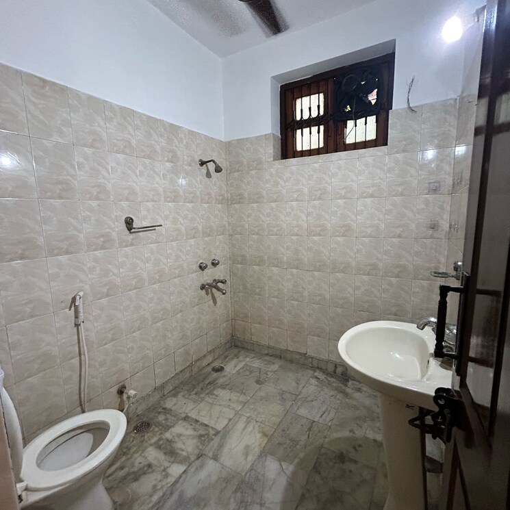 Bathroom, sector 23 2 Bedroom 1500 Sq.Ft. Independent House In Sector 23 Gurgaon 8810623