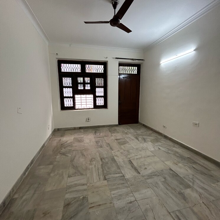 Room, sector 23 2 Bedroom 1500 Sq.Ft. Independent House In Sector 23 Gurgaon 8810623