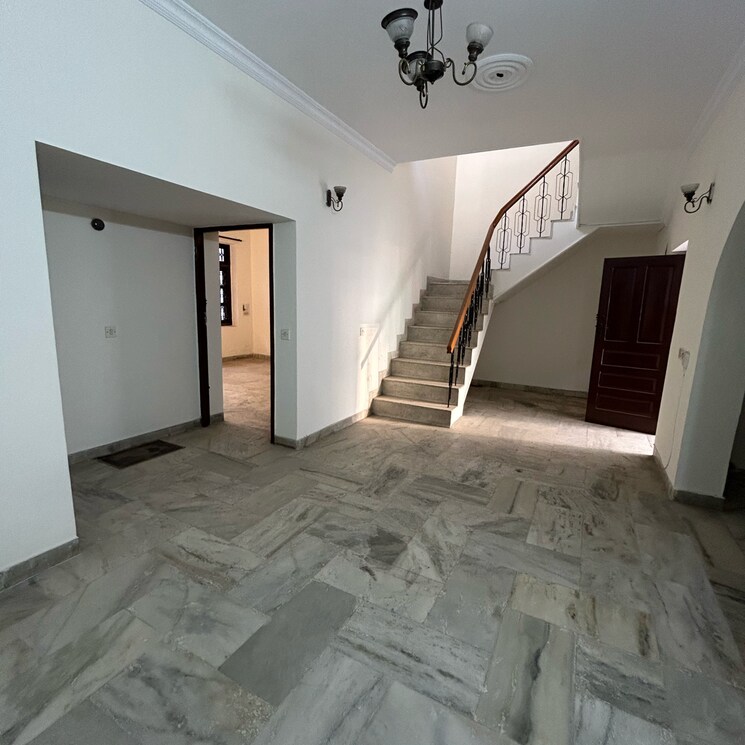 Room, sector 23 2 Bedroom 1500 Sq.Ft. Independent House In Sector 23 Gurgaon 8810623