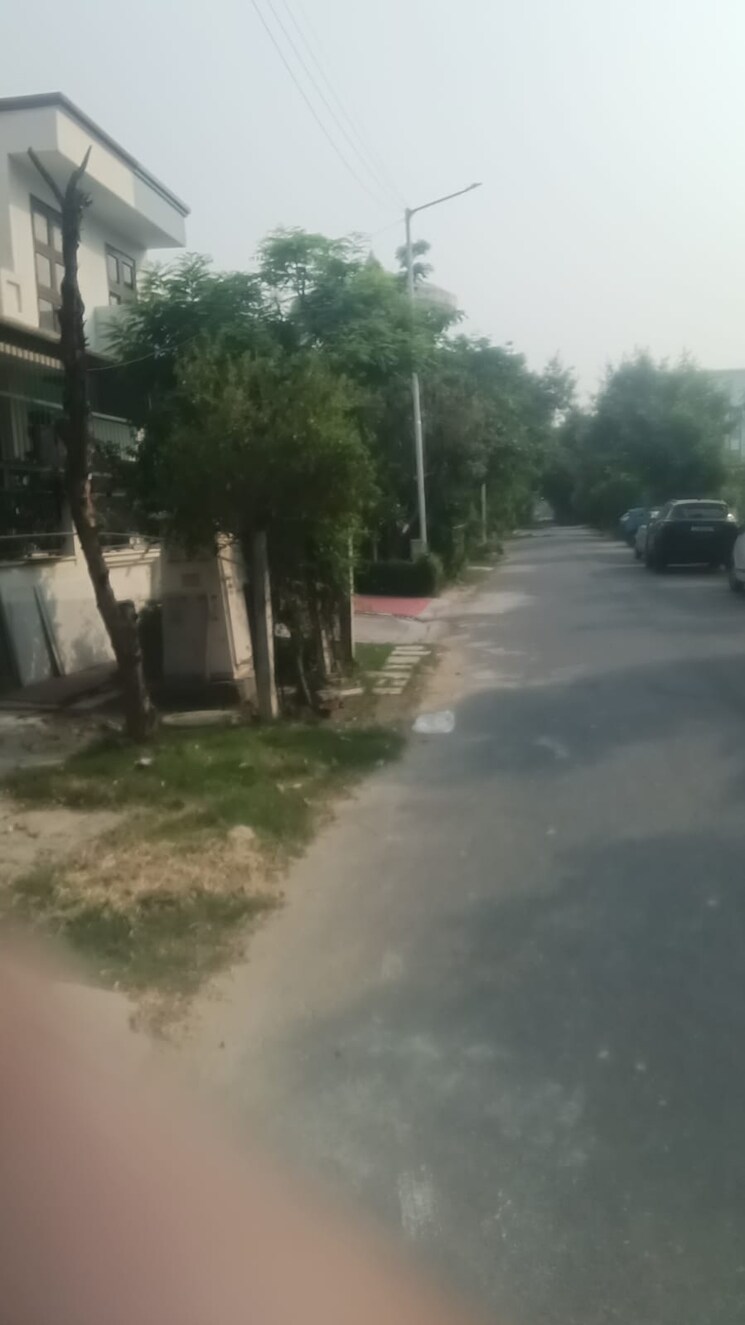  Parking, sector 3 greater noida 3 Bedroom 120 Sq.Mt. Villa In Sector 3 Greater Noida Greater Noida 8810711