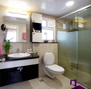 Master Bedroom in 3 BHK Builder Floor at DLF Express Greens, Manesar Sector 1a – for Rent