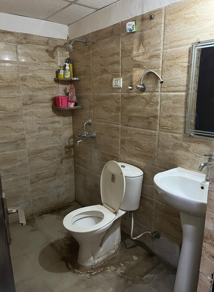 Bathroom, ajnara-le-garden 3 Bedroom 1295 Sq.Ft. Apartment In Sector 16b Greater Noida Greater Noida 8810726