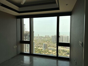 Room in 4 BHK Apartment at Lodha Trump Tower, Worli – for Rent