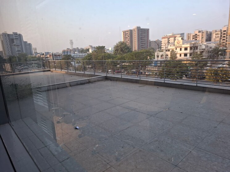  Parking, science city Commercial Office Space 3300 Sq.Ft. In Science City Ahmedabad 8810766