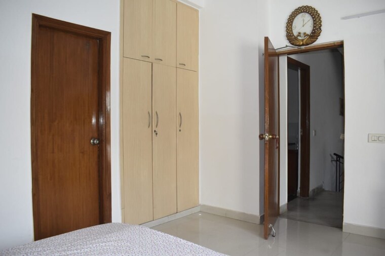 Room, eros-southend-apartments 2 Bedroom 827 Sq.Ft. Apartment In Charmwood Village Faridabad 8810822