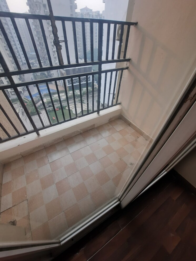 Balcony, sethi-max-royale 2 Bedroom 895 Sq.Ft. Apartment In Sector 76 Noida 8810825