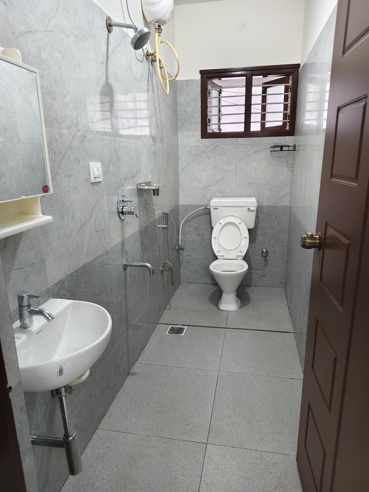 Bathroom, indiranagar 2 Bedroom 1050 Sq.Ft. Builder Floor In Indiranagar Bangalore 8810823