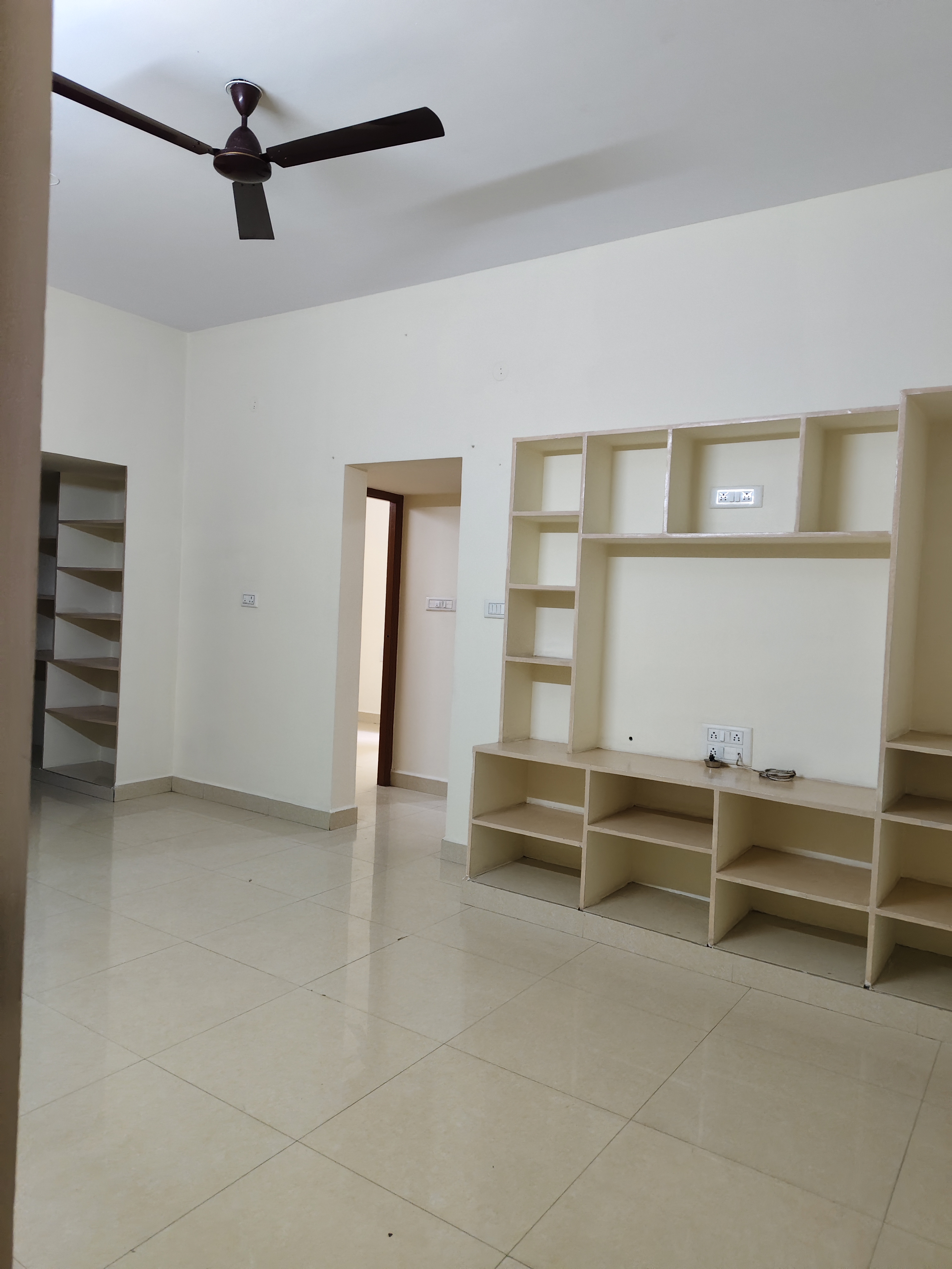 2 BHK Builder Floor For Rent in Sasikala Building 