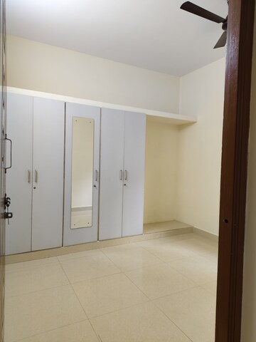Room in 2 BHK Builder Floor at Halasuru – for Rent