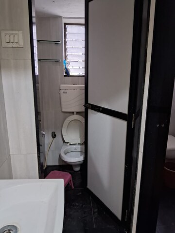 Bathroom in 1.5 BHK Apartment at Juhu Ajanta, Vile Parle West – for Rent