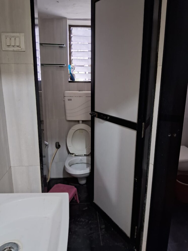 Bathroom, juhu-ajanta 1.5 Bedroom 550 Sq.Ft. Apartment In Vile Parle West Mumbai 8810902
