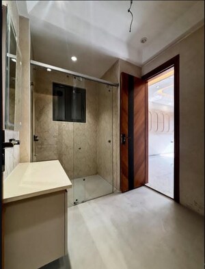 Kitchen in 2.5 BHK Builder Floor at Sector 35 – for Sale