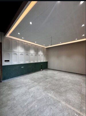 Kitchen in 2.5 BHK Builder Floor at Sector 35 – for Sale