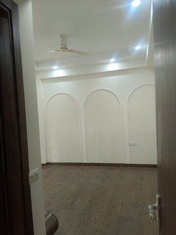 Bathroom in 4 BHK Builder Floor at Unitech South City II, Sector 50 – for Rent