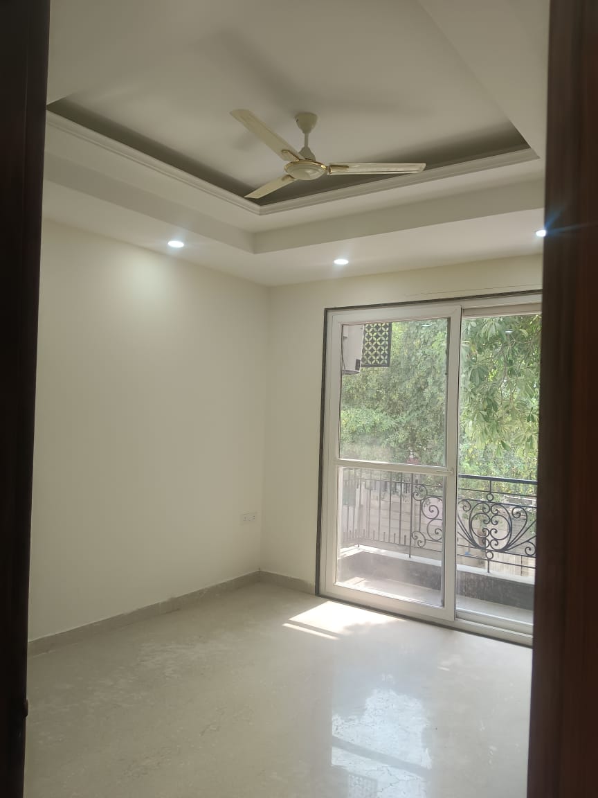4 BHK + Servant Room Builder Floor For Rent in Unitech South City II