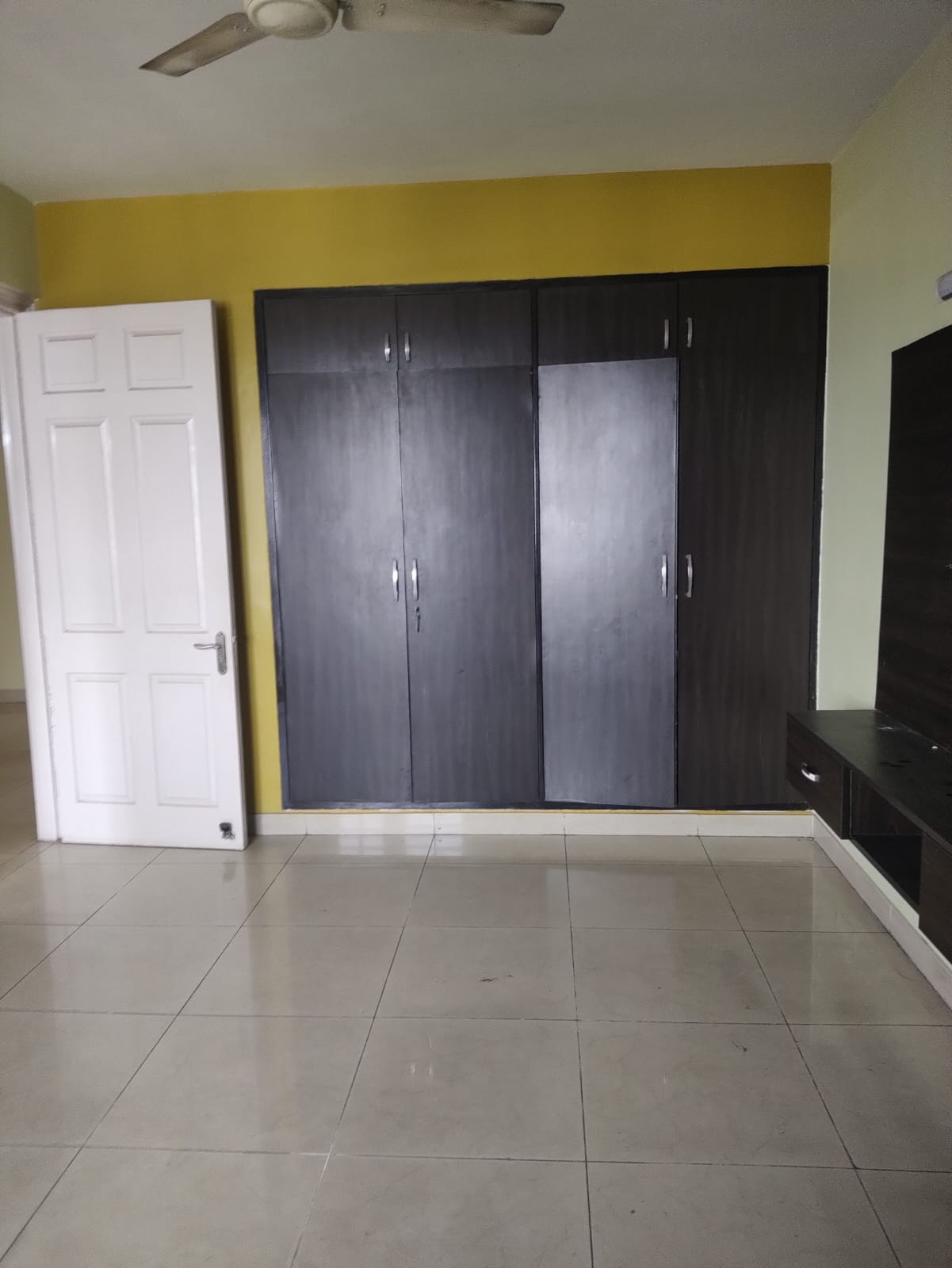 4 BHK + Servant Room 1700 Sq.Ft. Apartment in Eros Garden Villas