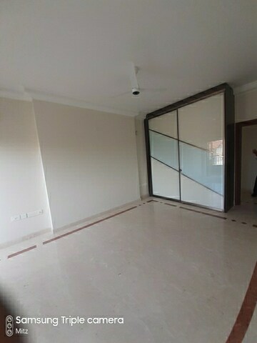Room in 3 BHK Apartment at Hm Grandeur, Frazer Town – for Rent