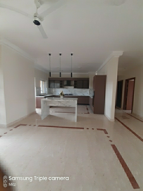 3 BHK + Servant Room,Extra Room Apartment For Rent in Hm Grandeur