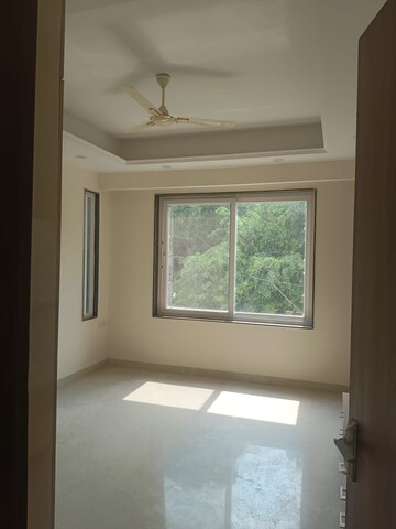 Room in 4 BHK Builder Floor at Unitech South City II, Sector 50 – for Rent
