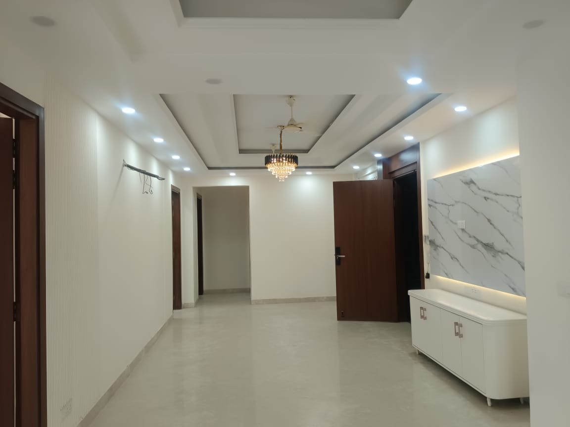 4 BHK + Servant Room Builder Floor For Rent in Unitech South City II