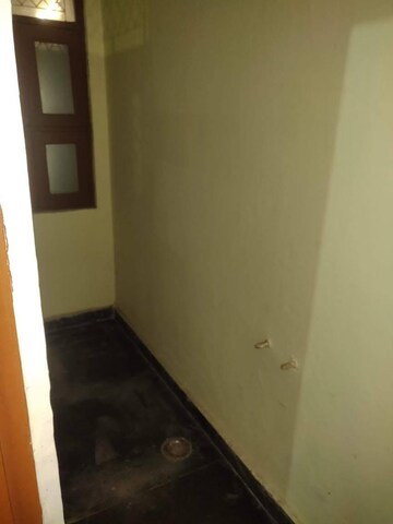 Furnished Amenities in 3 BHK Builder Floor at South Extension I – for Rent