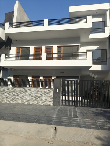 6+ BHK Independent House For Sale in Aerocity