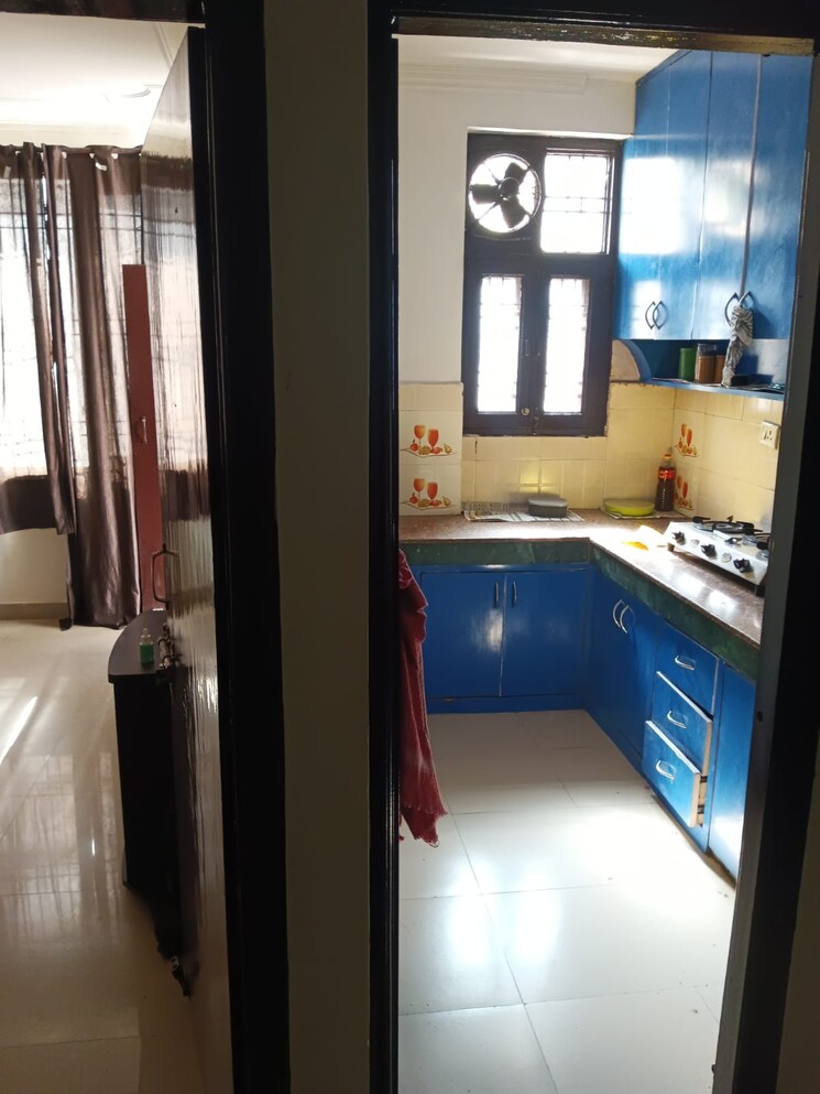 Kitchen, south extension i 3 Bedroom 200 Sq.Yd. Builder Floor In South Extension I Delhi 8811036