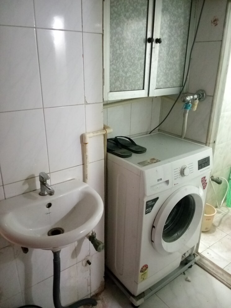 Bathroom, mahesh-nagar-chs 1 Bedroom 550 Sq.Ft. Apartment In Goregaon West Mumbai 8811076