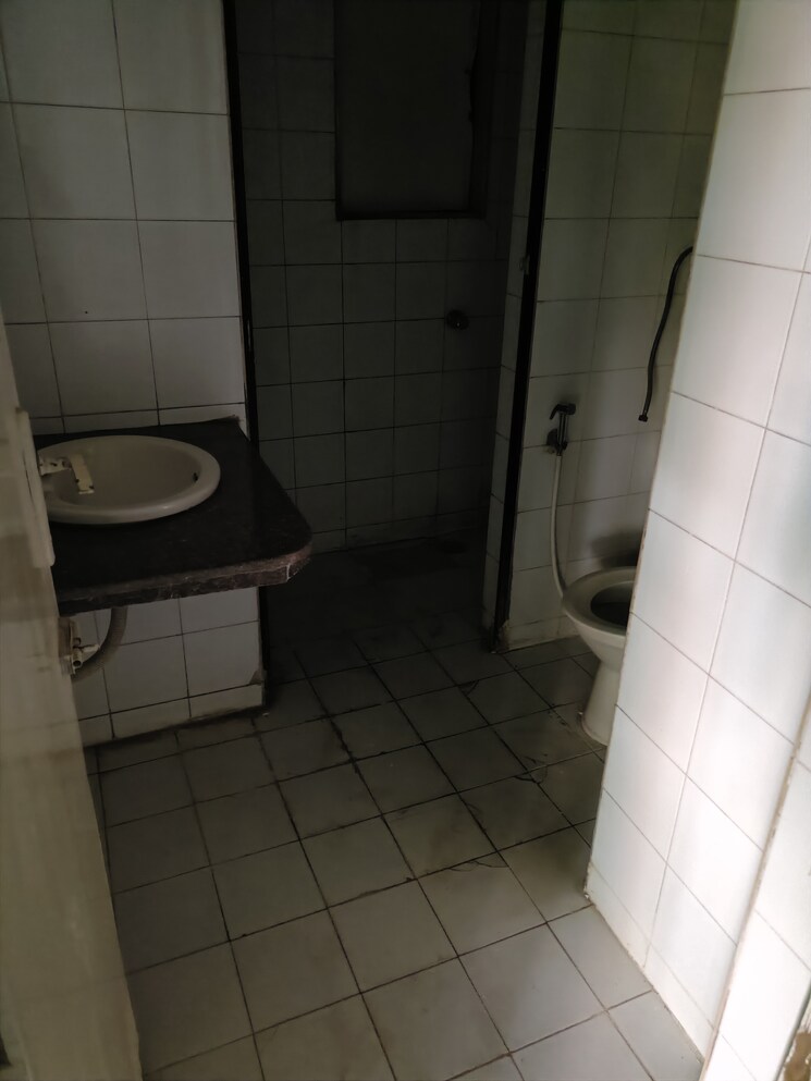 Bathroom, royal-palms-diamond-isle-phase-i 2 Bedroom 862 Sq.Ft. Apartment In Goregaon East Mumbai 8811115