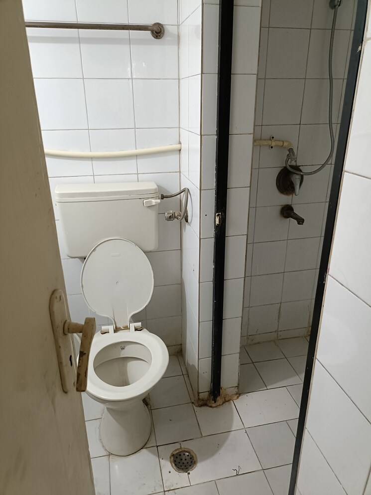 Bathroom, royal-palms-diamond-isle-phase-i 2 Bedroom 862 Sq.Ft. Apartment In Goregaon East Mumbai 8811115