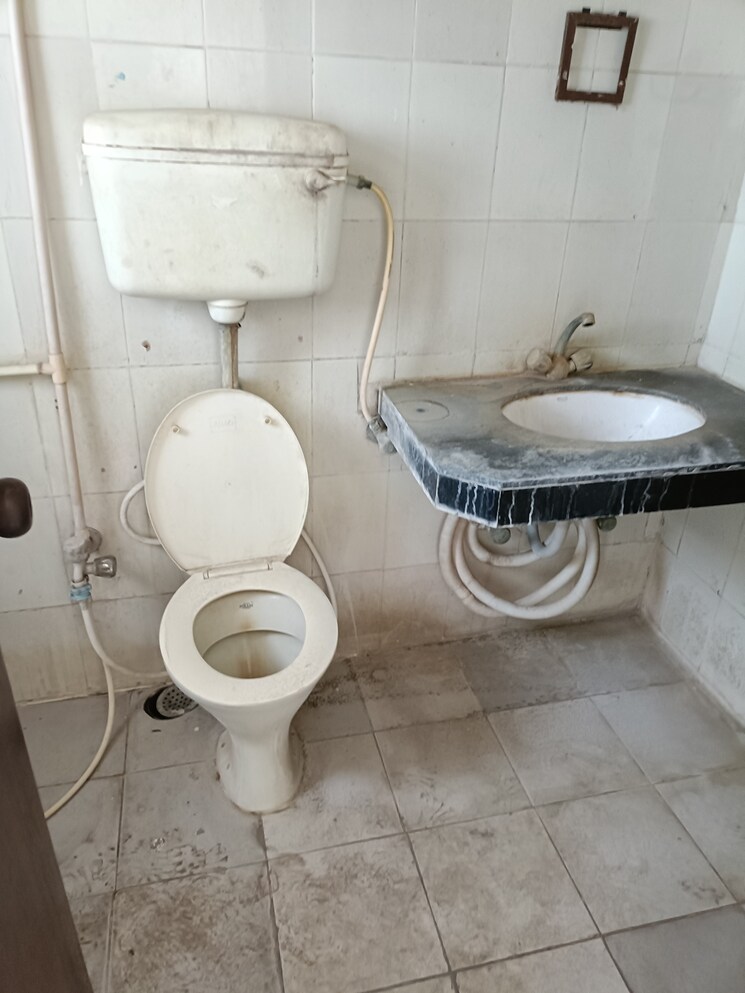 Bathroom, royal-palms-diamond-isle-phase-i 2 Bedroom 862 Sq.Ft. Apartment In Goregaon East Mumbai 8811115