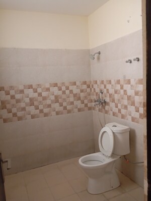 Bathroom in 4 BHK Villa at Amrapali Dream Valley, Tech Zone 4 Greater Noida – for Sale