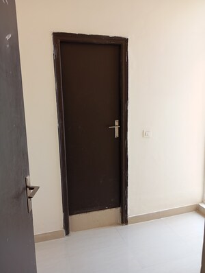 Room in 4 BHK Villa at Amrapali Dream Valley, Tech Zone 4 Greater Noida – for Sale