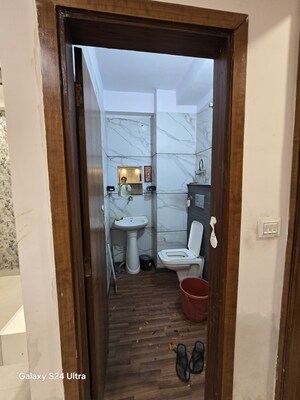 Master Bedroom in 2 BHK Builder Floor at Dwarka Mor – for Rent