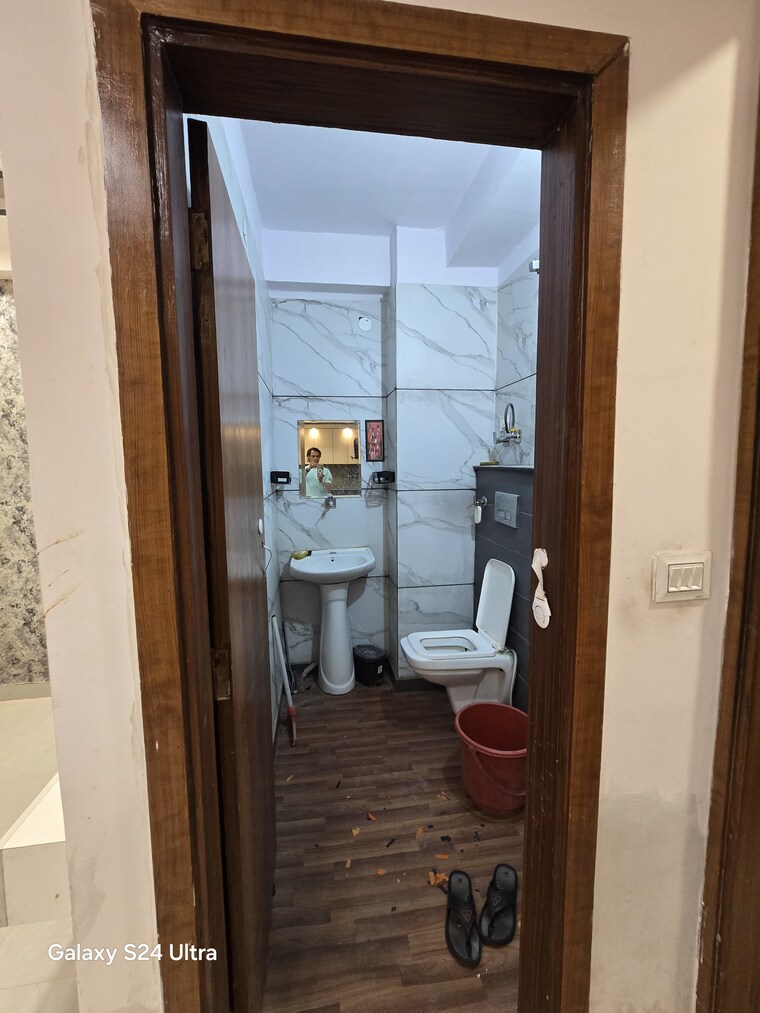 Master Bedroom, dwarka mor 2 Bedroom 90 Sq.Yd. Builder Floor In Dwarka Mor Delhi 8811141