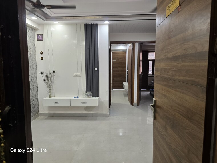 Living Room, dwarka mor 2 Bedroom 90 Sq.Yd. Builder Floor In Dwarka Mor Delhi 8811141